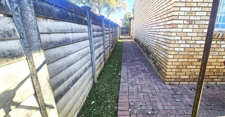 To Let 3 Bedroom Property for Rent in Waterval East North West